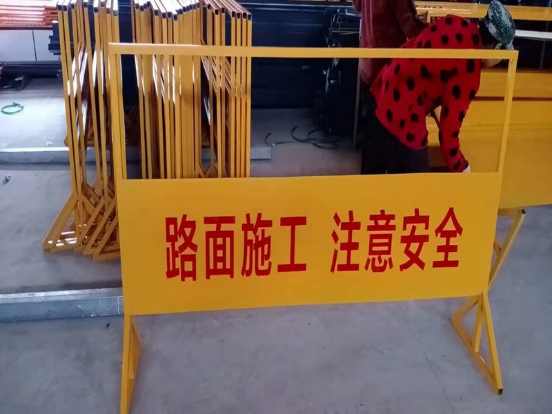 舟曲警示标牌